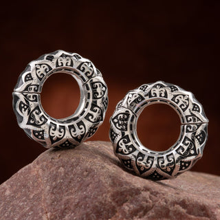Steel Circle Hangers with Fleur-de-lis Pattern